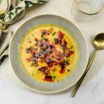 Bloemkoolsoep met cheddar en crispy chili oil