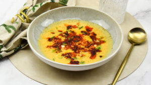 Bloemkoolsoep met cheddar en crispy chili oil