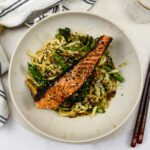 Teriyaki zalm met groenten en noedels