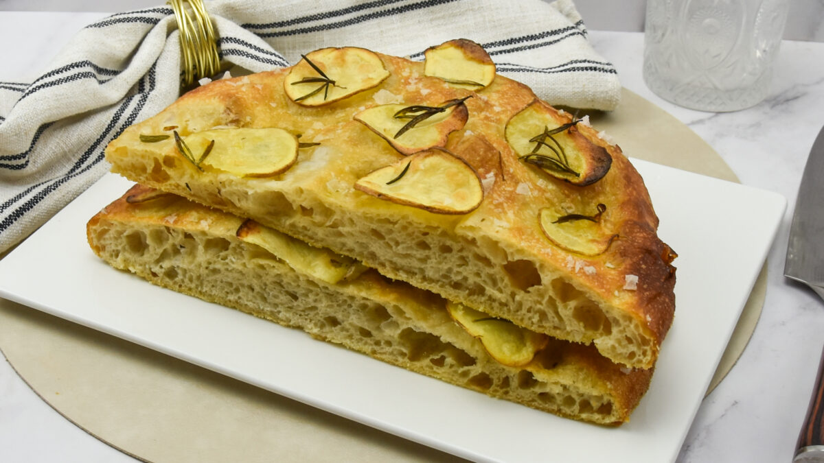 Focaccia met aardappel en rozemarijn