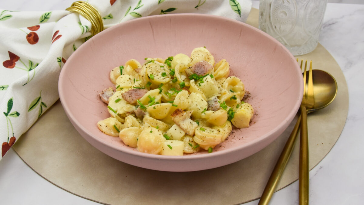 Pasta met witte asperges en gerookte paling