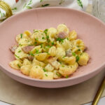 Pasta met asperges en gerookte paling Pasta met witte asperges en gerookte paling