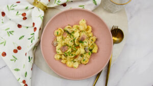 Pasta met witte asperges en gerookte paling