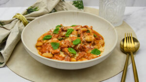Kempisch gezouten speklapjes met limabonen in Italiaanse tomatensaus