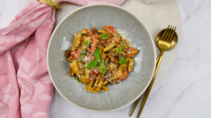 Pasta met guanciale, linzen en 'nduja in roomsaus