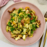 Pastasalade met zalm, feta en olijven