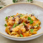 Pasta met gamba's en guanciale in gele cherrytomatensaus