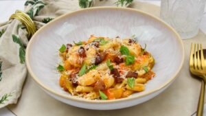 Pasta met gamba's en guanciale in gele cherrytomatensaus
