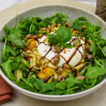 Pasta met geroosterde tomaatjes, burrata en pistache